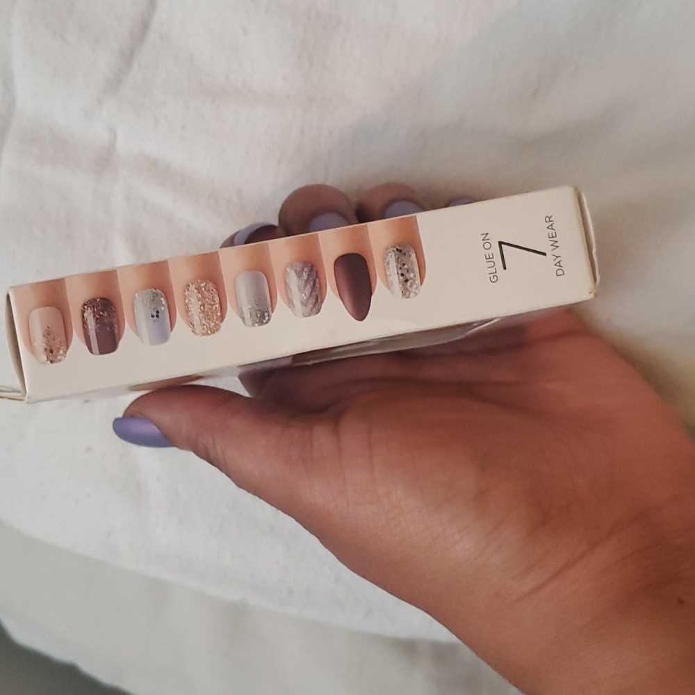 Kiss 💋 Press On Nails - Picture 3 of 6